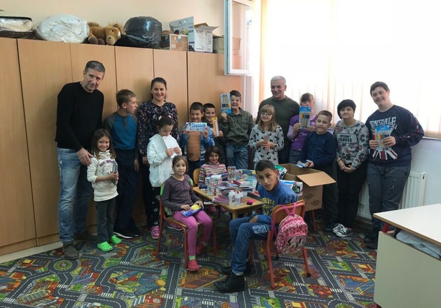 KOLAČI, SLATKIŠI, PELENE, SAPUNI... Humanitarci iz Holandije obradovali djeci sa smetnjama u razvoju iz Prijedora