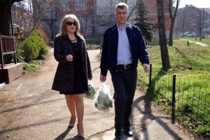 LJUBAVNE PERIPETIJE Tačijevu ženu uhvatili na gomili, ali ni on njoj NIJE OSTAO DUŽAN