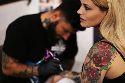 KOBNA TETOVAŽA Zbog zaražene tečnosti izgubila bebu i ostala invalid