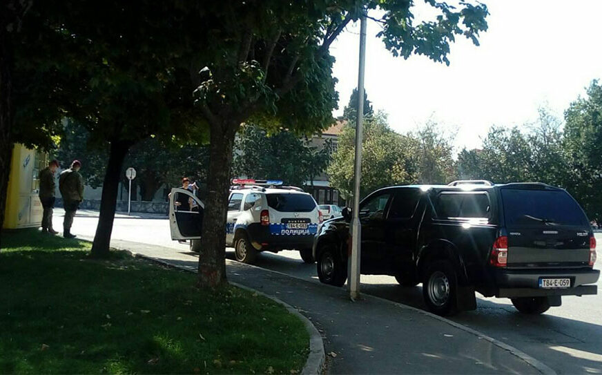 UDARIO DVIJE MALOLJETNICE I POBJEGAO Policija otkrila vozača koji je izazvao saobraćajku u centru grada