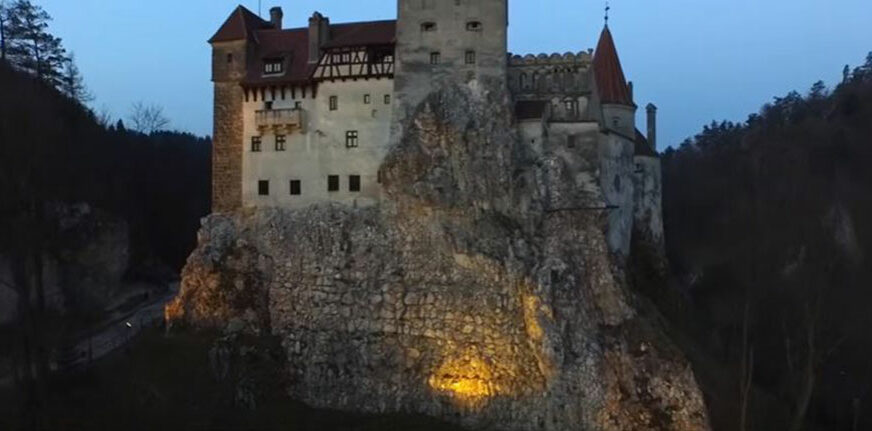DRAKULIN ZAMAK OSTAVLJA BEZ DAHA Posjetioci dolaze u ruralnu Transilvaniju da iskuse jezive trenutke Stokerovog romana (VIDEO)