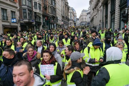 MARŠ PROTIV POLITIKE “Žuti prsluci” na ulicama Francuske 15. vikend zaredom