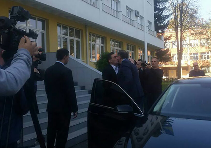 ODRŽAN SASTANAK DODIKA I PETROVIĆA "Dodik je izgubio u Doboju, a najviše je pomagao"