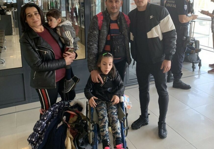 HUMANOST Bivši fudbaler Partizana pomagao porodicu oboljele Darije (10)