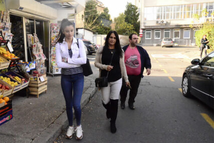 Lazićevi roditelji raspoloženi izašli iz bolnice: "Darko je mnogo bolje"