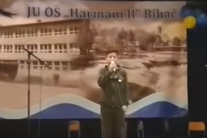 IZAZVAO BURNE EMOCIJE Dječak iz Avganistana na priredbi u Bihaću otpjevao "Samo da rata ne bude"