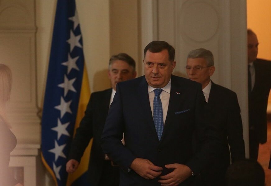 NOVI ČLANOVI PREDSJEDNIŠTVA BiH PREUZELI DUŽNOST Dodik: Zalagaću se za ukidanje visokog predstavnika (FOTO)