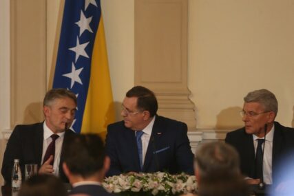 NEMA KRIZE U PREDSJEDNIŠTVU Dodik, Komšić i Džaferović ZA 20 ODSTO povećali plate radnicima