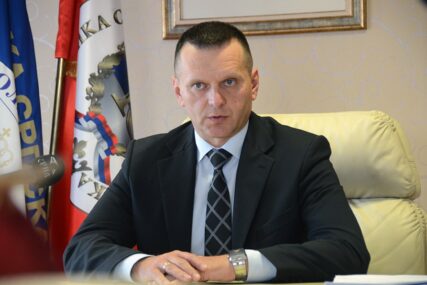 "TREBALO JE DA BUDE NA PSIHIJATRIJI" Lukač istakao da je u Banjaluci Gačić bio pod TOTALNIM POLICIJSKIM NADZOROM