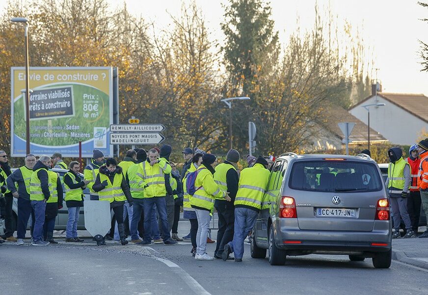 FRANCUZI NA ULICAMA Protesti zbog povećanja cijene goriva, DIZEL NAJSKUPLJI od početka milenijuma