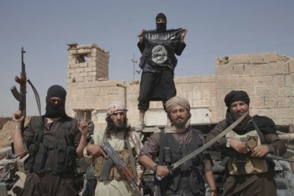 OPASNIJI OD AL KAIDE Pripadnici ISIS kriju se u pećinama, a pridružuju im se i borci iz Sirije