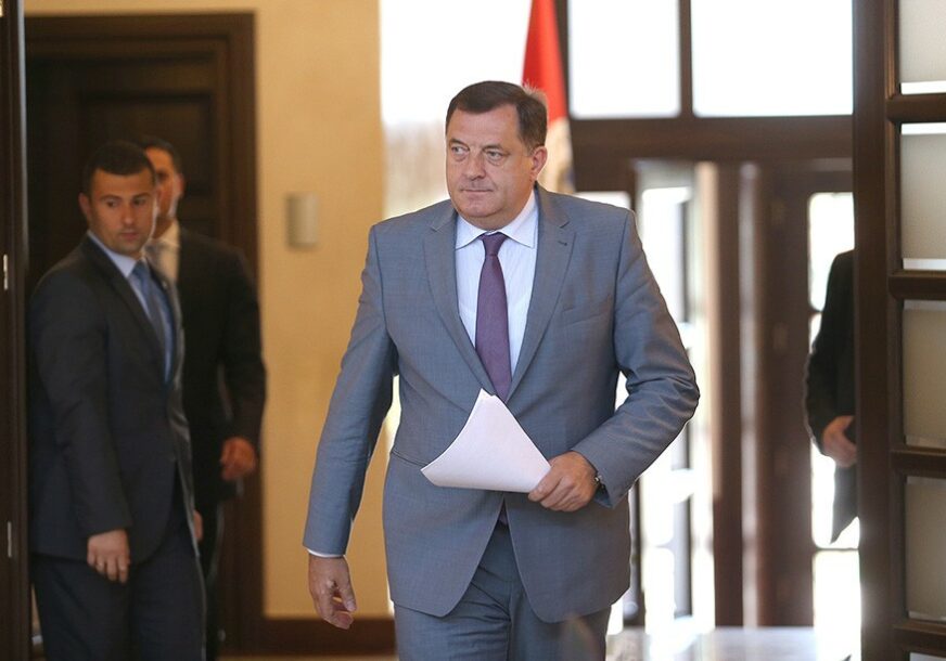 “NISAM OTIŠAO TAMO DA BUDEM IKEBANA” Dodik poručio da zastava Srpske mora biti tamo gdje je i on