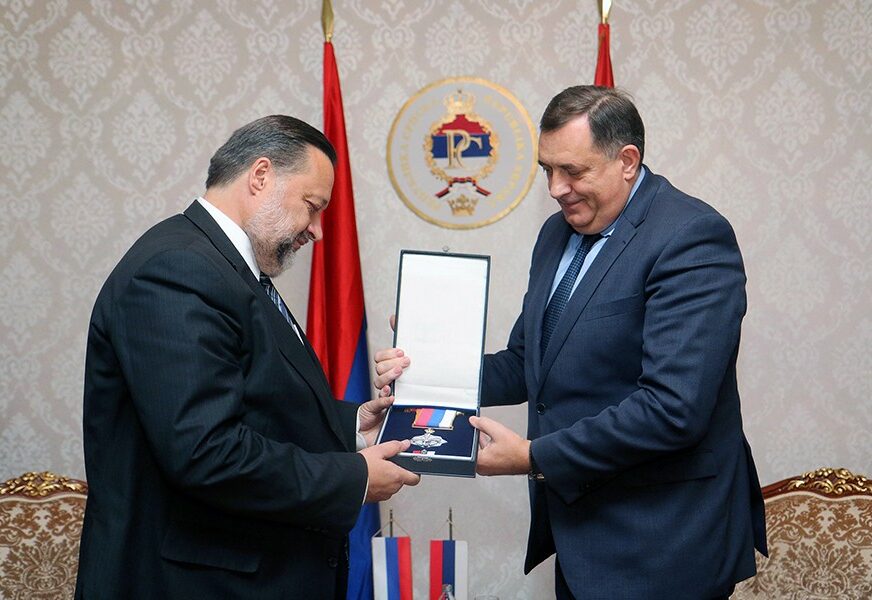 Dodik uručio Orden zastave RS deputatu ruske Državne dume