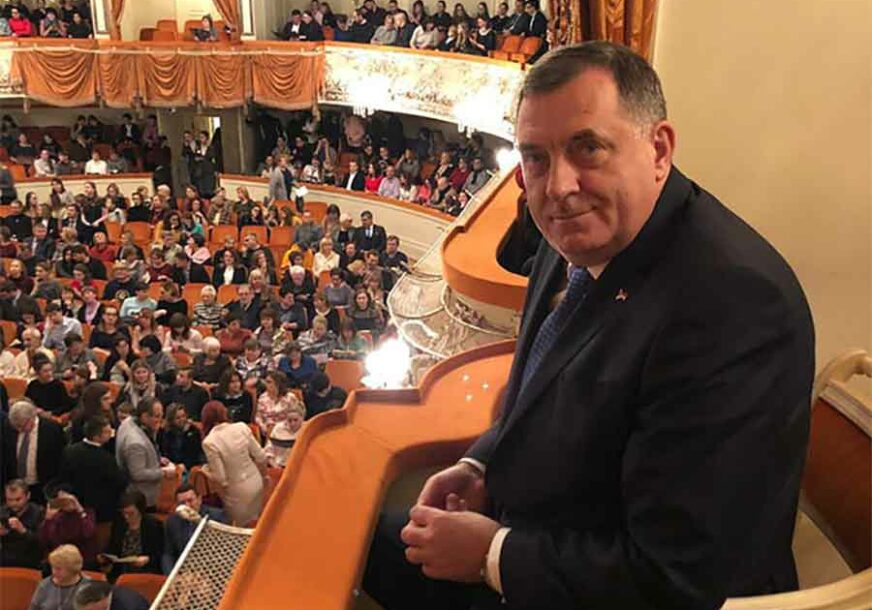 Dodik prisustvovao baletu u poznatom pozorištu "Mihajlovski"