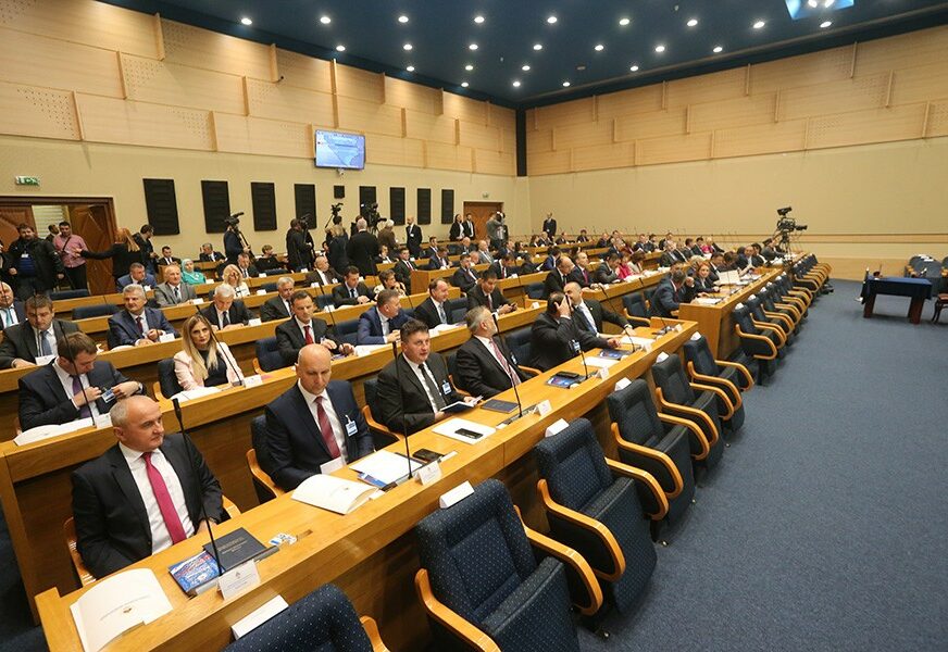 ŠTITE VITALNI NACIONALNI INTERES Izabrano 28 delegata u Vijeće naroda Republike Srpske
