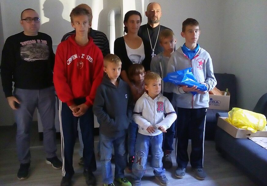 ZAHVALJUJUĆI DOBRIM LJUDIMA Osmočlanoj porodici Kuzmanović dograđena i opremljena kuća