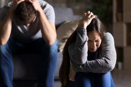 VAGA FLERTUJE, STRIJELAC BI SVUDA DA STIGNE Najgore navike svakog horoskopskog znaka dok je u vezi