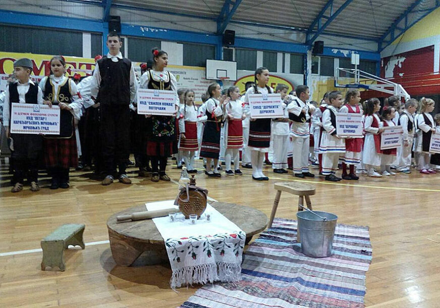 Folklorni susreti u Prnjavoru okupili 350 mališana