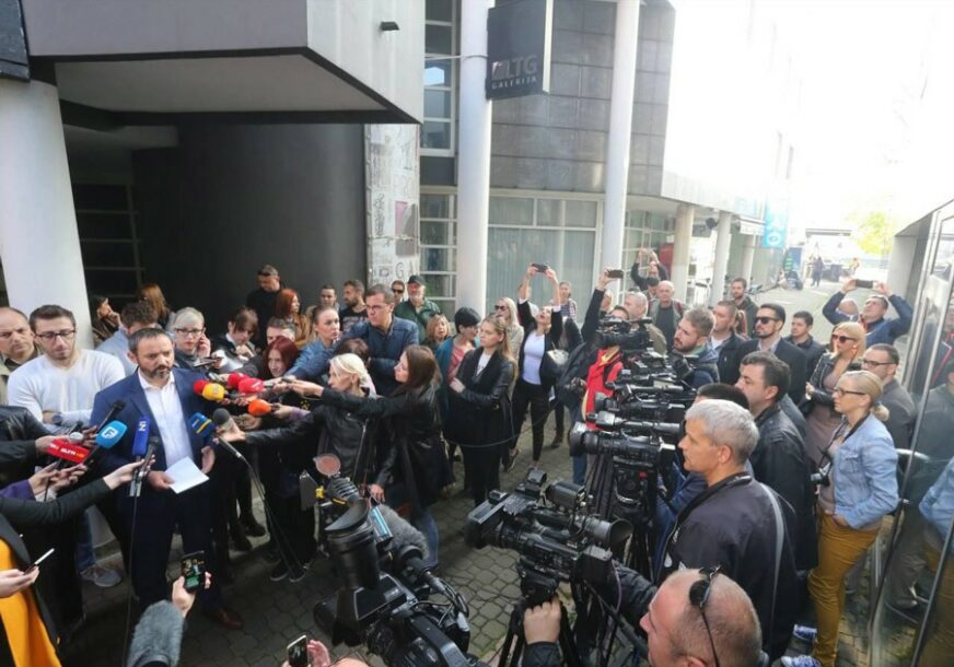 Kovačević na protestu novinara u Banjaluci: Ne smijemo dozvoliti da ljudi koji časno i pošteno rade svoj posao sa strahom idu kući