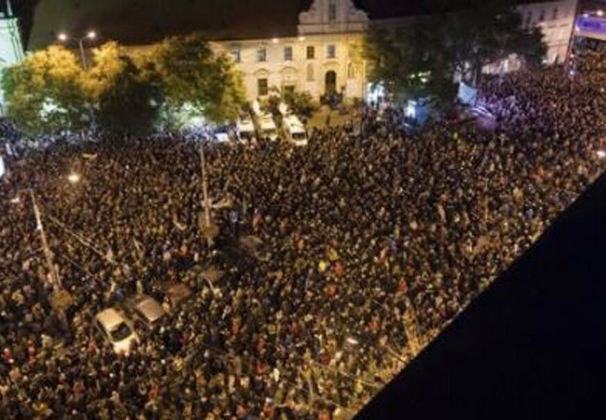 „OVDJE SMO ZBOG SLOBODE“ Slovačka: Protesti zbog korupcije i napada na medije