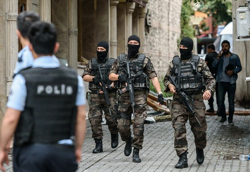 HAPŠENJA U TURSKOJ Privedeno 100 lica povezanih sa "Islamskom državom"