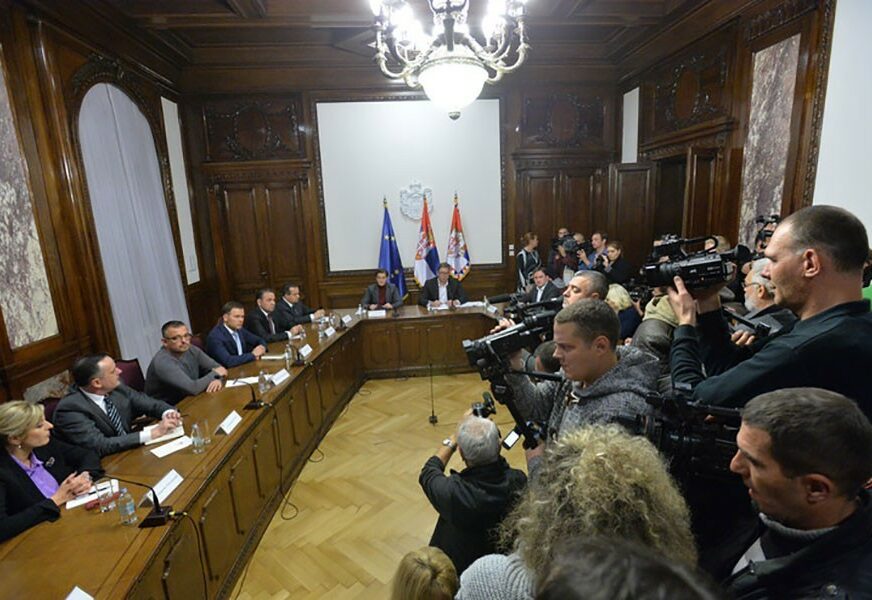 PREDSJEDNIK SRBIJE PORUČIO PRIŠTINI "Povucite VARVARSKE TARIFE i odmah ćemo razgovarati"