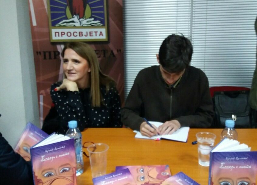Poetsko veče Vojislava Durmanovića: Uspješna promocija knjige „Pogledi s mosta“ u Tuzli