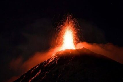 Erupcija vulkana u blizini prestonice Islanda: Dim i lava izlaze iz pukotina (VIDEO)