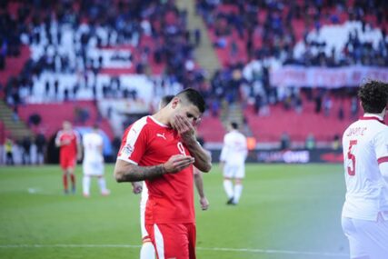 U ODLIČNOJ FORMI Srpski fudbaler golovima natjerao Fulam da poruku objavi na ĆIRILICI (VIDEO)