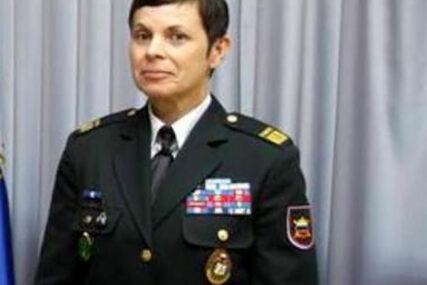 ŽENA, MAJKA, GENERAL-MAJOR Alenka Ermenc je prva žena na čelu slovenačke vojske