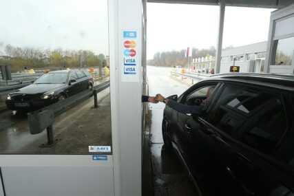 VAUČERI I MAGNETNE KARTICE Ovo morate da znate prije nego što krenete autoputem "9. januar" (FOTO, VIDEO)