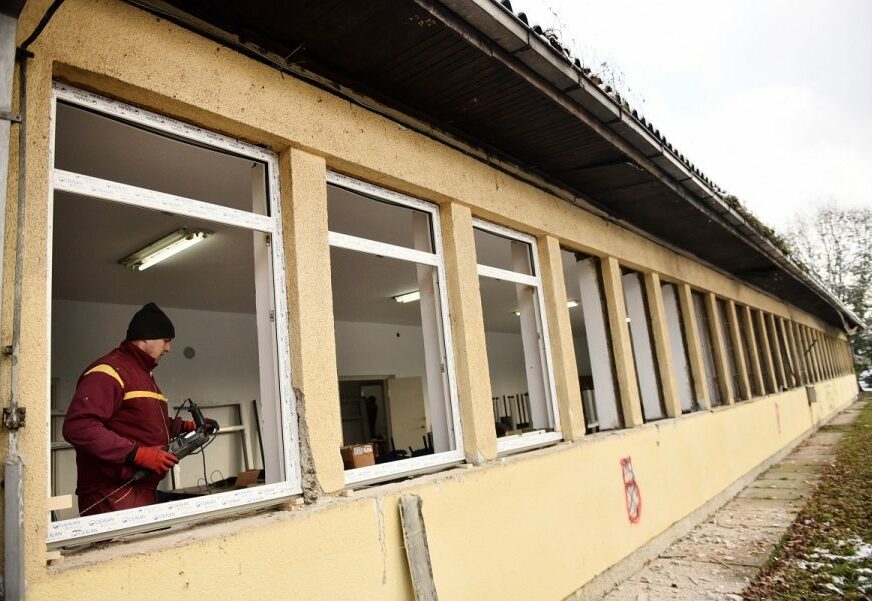 NOVI KUTAK ZA GRAĐANE Uređuju staru baraku u parku "Mladen Stojanović"