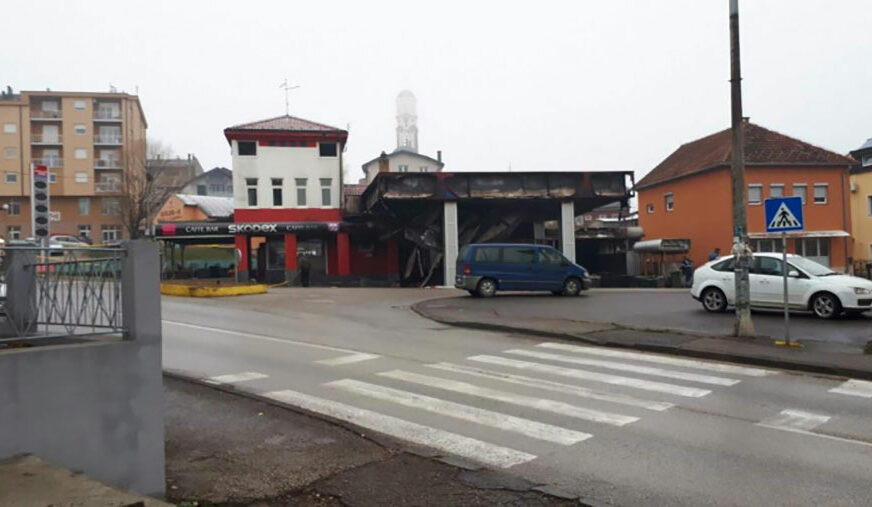 “OSTALO SAMO ZGARIŠTE I PEPEO” Horor u Derventi: Razbojnici vezali radnika i OSTAVILI GA DA IZGORI