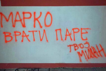 "MARKO, VRATI PARE. TVOJ MILAN" Osvanuo grafit na zgradi sjedišta DNS-a u Banjaluci
