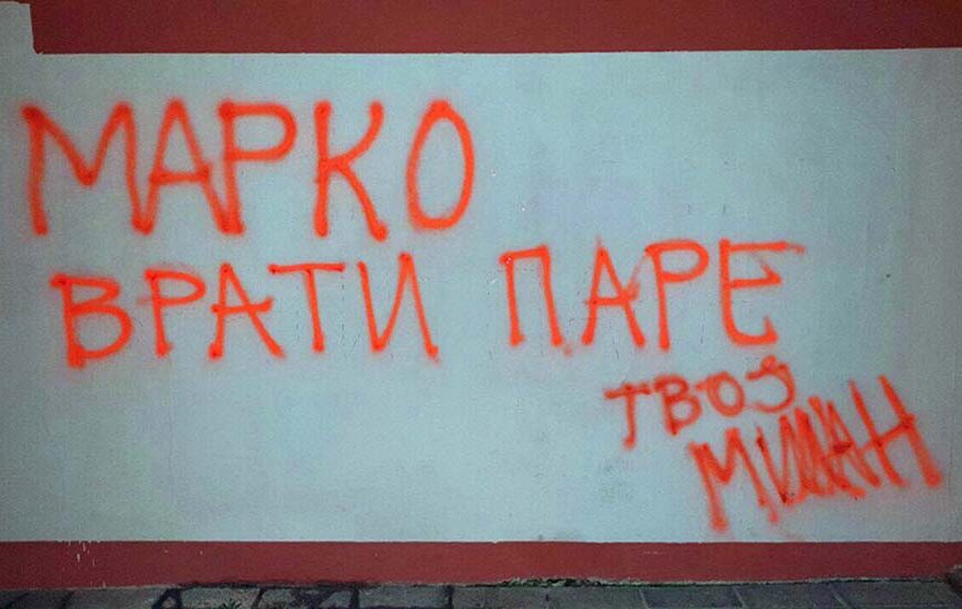 "MARKO, VRATI PARE. TVOJ MILAN" Osvanuo grafit na zgradi sjedišta DNS-a u Banjaluci