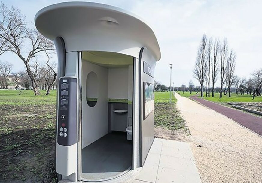 Plastične kabine kod Muzeja savremene umjetnosti RS mijenja automatizovani javni toalet