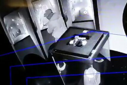 POJAVIO SE SNIMAK SPEKTAKULARNE PLJAČKE Kako su Hrvati i Srbi u Veneciji neprimjetno ukrali nakit vrijedan TRI MILIONA EVRA (VIDEO)