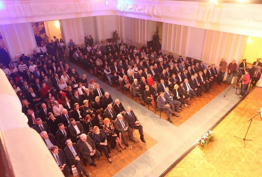 JUBILEJ MEDICINSKOG FAKULTETA Na svečanosti Dodik, Cvijanovićeva, mnogi ministri, profesori i ostali zvaničnici