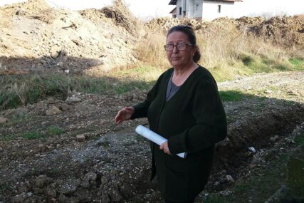 "OČAJNI SMO, ŽIVE NAS ZAKOPAVAJU" U Prijedoru prave nasip i ugrožavaju porodičnu kuću Marića