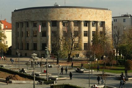 FOTOGRAFIJE SA GOMILOM LEŠEVA Na adrese institucija RS stigle uznemirujuće "čestitke"