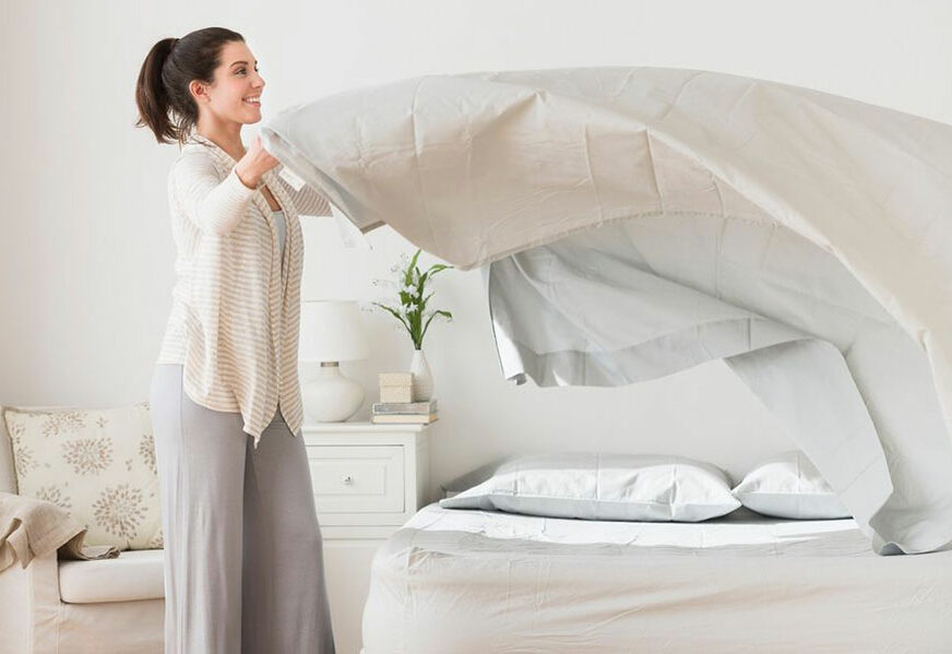 TRIK KOJI JE ZALUDIO SVIJET Evo kako da složite posteljinu sa lastišem za samo 30 sekundi (VIDEO)