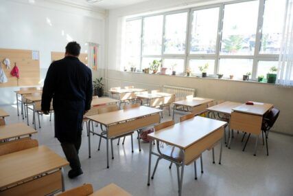 "Kad utihne zvono, gasi se kulturni i društveni život sela" Mnoge škole pred zatvaranjem, u gradovima VIŠAK ĐAKA