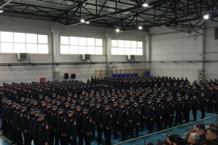 PROMOCIJA KADETA POLICIJE Lukač: Imate ovlaštenja i dužni ste da štite naše građane i kada niste u uniformi