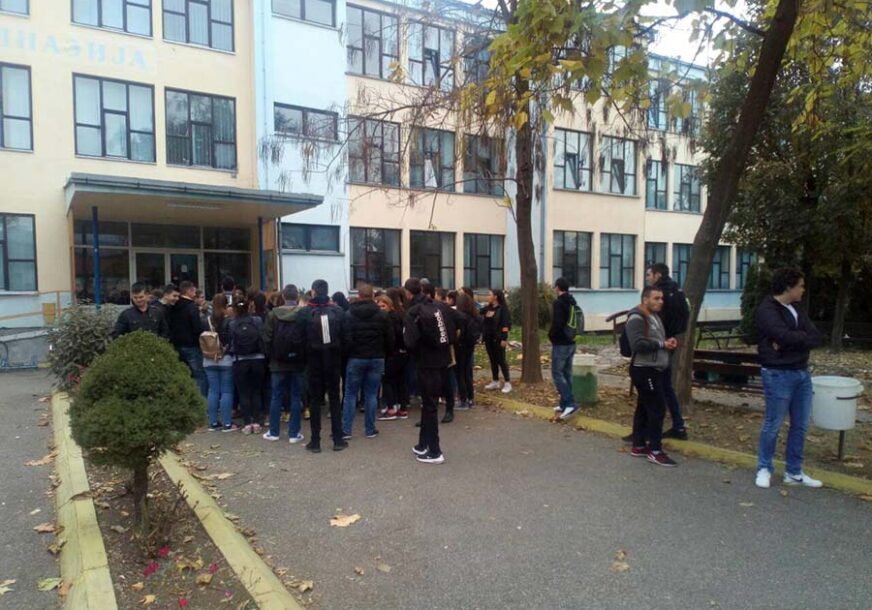 Protest gimnazijalaca u Gradiški: Ultimatum zbog podjele časova