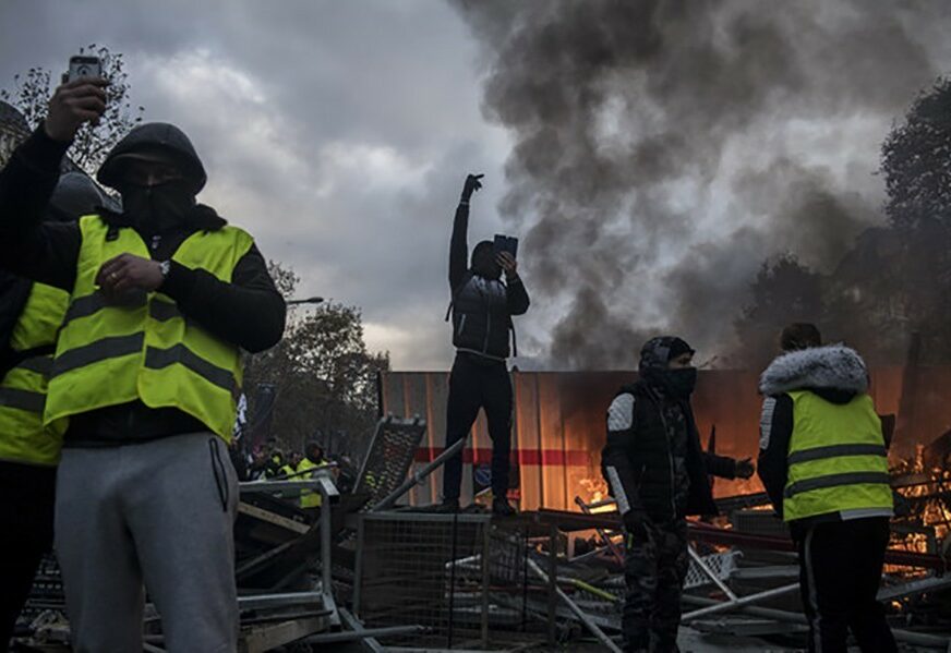 PROTESTI "ŽUTIH PRSLUKA" Borba srednje klase protiv elite u Francuskoj