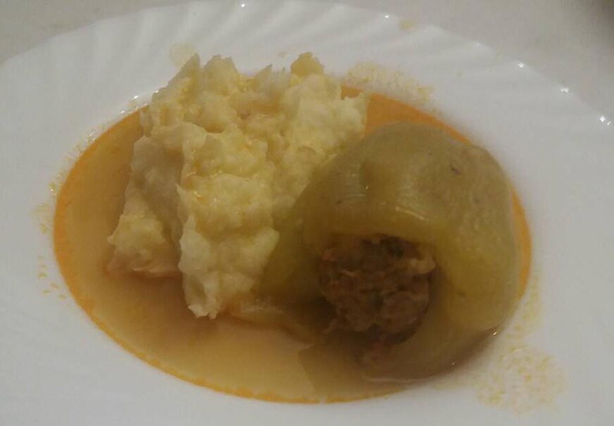 Punjene paprike uz pire krompir su PUN POGODAK ZA RUČAK