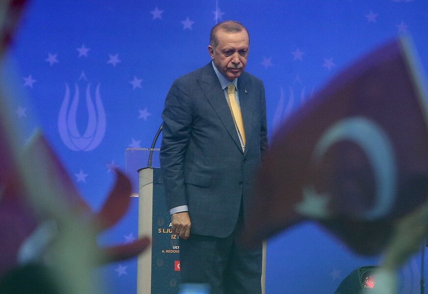 (NE)AKTIVAN LIDER Redžep Tajip Erdogan na svom Instagram profilu prati SAMO TRI OSOBE (FOTO)