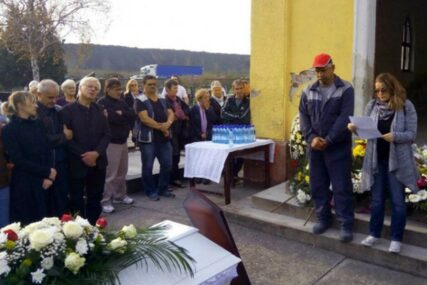 “Čuvaćemo tvoju plemenitost kao amajliju”: U Lukavcu SAHRANJEN NOVINAR Alen Mujkanović