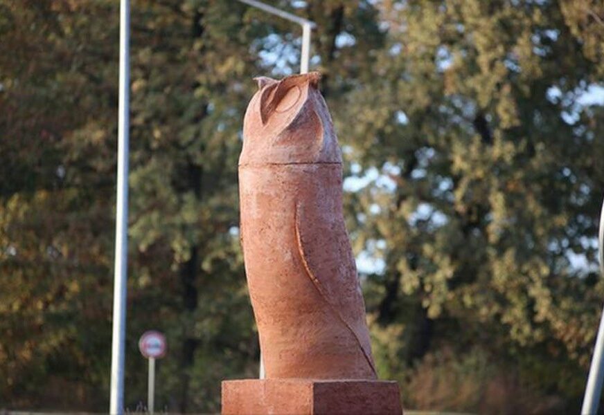 GRAĐANI SU VIDJELI NEŠTO SASVIM DRUGO Kikinda je dobila novu skulpturu i istog momenta je postala HIT (FOTO)