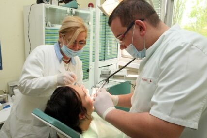 SAMO HITNE INTERVENCIJE I ZAHVATI Dentalna klinika odgađa sve rutinske i preventivne programe